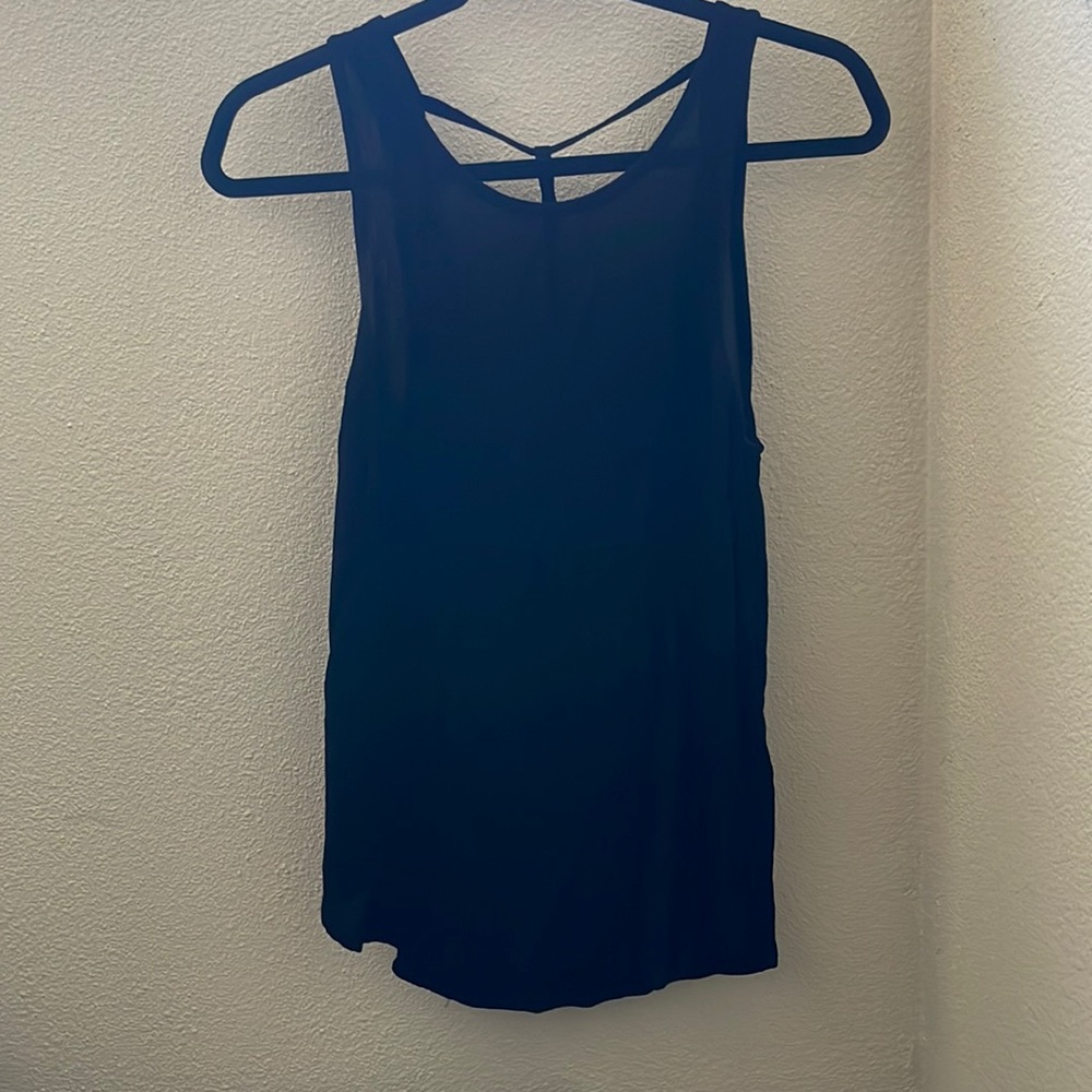 Low back with t-bar detail